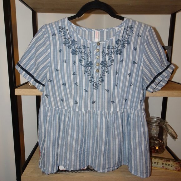 Xhilaration Floral Embroidered Peplum Top - Picture 1 of 4